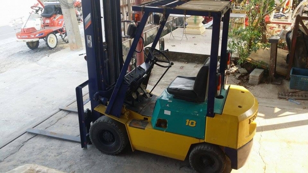 รถโฟล์คลิฟต์ KOMATSU รุ่น  FG18D   เก่าญี่ปุ่น ขนาด 1.8 ตัน เครื่องยนต์เบนซิน  ยกสูง 5.5 เมตร  สภาพดีพร้อมใช้งาน
