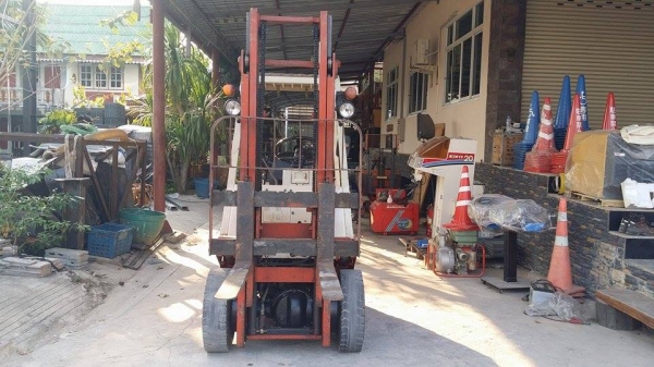 รถโฟล์คลิฟต์ NISSAN รุ่น NF01 เก่าญี่ปุ่น ขนาด 1.5 ตัน เครื่องยนต์เบนซิน  ยกสูง 3 เมตร  สภาพดีพร้อมใช้งาน