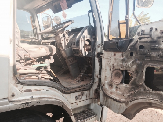 10ลัอดั้ม195แรงFM3HNLD.  ปี39 รถห้างแท้ๆเดิมๆบอดี้ สีไม่สวย คัสซีสวยเครื่องดี เล่มพร้อม