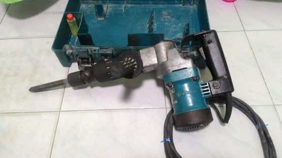 เครื่องสกัดคอนกรีต makita hm 0810 สภาพพร้อมใช้งานครับ