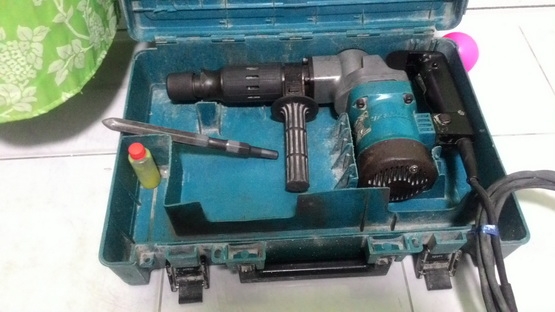 เครื่องสกัดคอนกรีต makita hm 0810 สภาพพร้อมใช้งานครับ