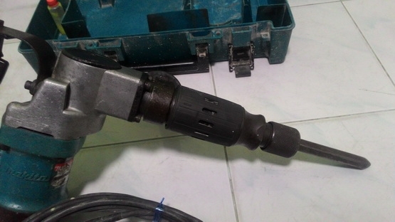 เครื่องสกัดคอนกรีต makita hm 0810 สภาพพร้อมใช้งานครับ