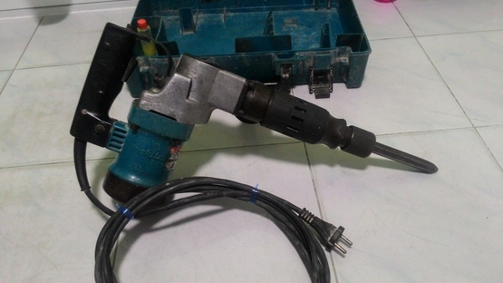 เครื่องสกัดคอนกรีต makita hm 0810 สภาพพร้อมใช้งานครับ