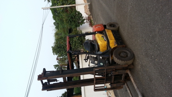 ขายโฟคลิฟท์ 2.5 ตันรุ่น14  โคมัสสุเครื่องโคมัสสุยกสูง 4 เมตรพร้อมใช้งาน 150,000 บาท