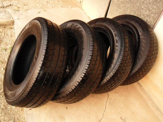 ยางกระบะขอบ15 DEESTONE 215-70-R15ลงพื้นปี14(4เส้น2,400บ)