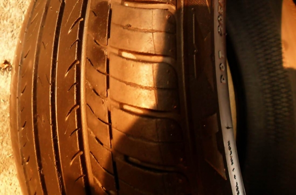 ยางขอบ17 แม็กซิส 215-50-R17ลงพื้นปี13(4เส้น2,900บ)