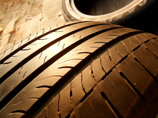 ยางขอบ17 แม็กซิส 215-50-R17ลงพื้นปี13(4เส้น2,900บ)