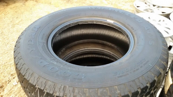 ยาง 235 75 15 ปี 12 ชุดล่ะ 4800