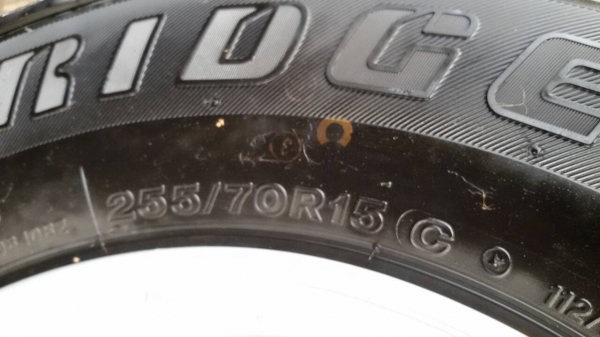 ยาง bridgestone 255 70 15 ถอดป้ายแดงมีตุ่ม พร้อมล้อ ชุดล่ะ 14500
