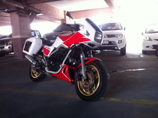 ขออนุญาติขาย HONDA VF750F TOURING RETRO สภาพสวย ทะเบียนแท้โอนให้ฟรี