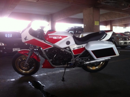 ขออนุญาติขาย HONDA VF750F TOURING RETRO สภาพสวย ทะเบียนแท้โอนให้ฟรี