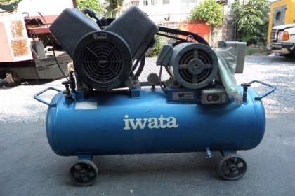 ขาย เครื่องปั๊มลม IWATA สภาพสวย นำเข้าจากญี่ปุ่น ใช้ไฟ 3 สาย ราคา 17,500