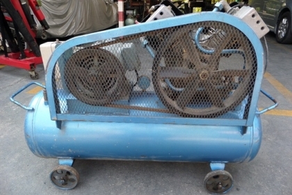 ขาย เครื่องปั๊มลม IWATA สภาพสวย นำเข้าจากญี่ปุ่น ใช้ไฟ 3 สาย ราคา 17,500 ขาย เครื่องปั๊มลม IWATA สภาพสวย นำเข้าจากญี่ปุ่น ใช้ไฟ 3 สาย ราคา 17,500