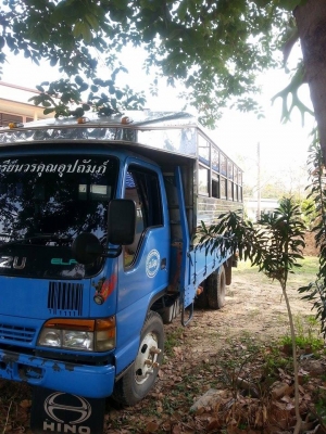 ขายรถรับส่งนักเรียน 6 ล้อ ELF กระจกไฟฟ้า มีเอร์ แคสชีสวยไม่ผุ100เปอร์เซน เครื่องดีแน่น มีเล่มพร้อมโอน