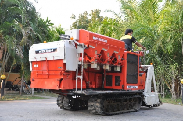 ขายรถเกี่ยว นวดข้าวMITSUBISHI MC3000 ดีเซล 30แรง สวยเดิมจากญี่ปุ่น 95,000เท่านั้น!!