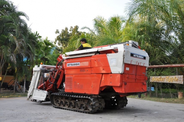 ขายรถเกี่ยว นวดข้าวMITSUBISHI MC3000 ดีเซล 30แรง สวยเดิมจากญี่ปุ่น 95,000เท่านั้น!!