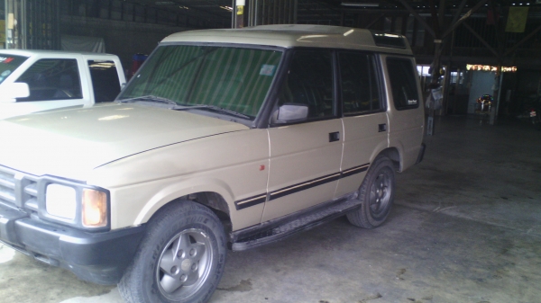 รถยนต์ครอบครัวแบบโฟร์วิลเทอร์โบ ยี่ห้อแลนโรเวอร์ 2.5ดีเซล  ปี1993 รถพร้อมลุยครับ