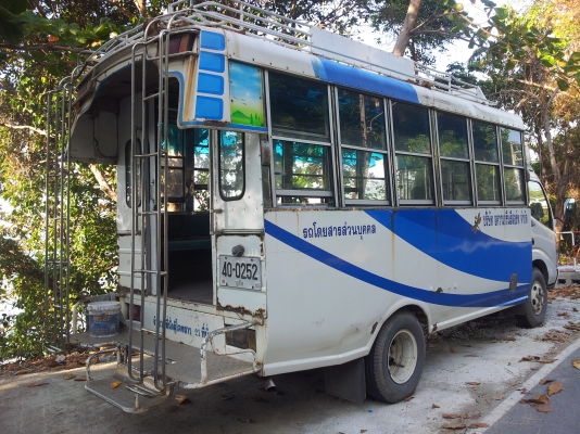 ขายHINOทูโท่ปี2548รถรับส่งพนักงานโรงแรมสวยๆเดิมๆพร้อมใช้