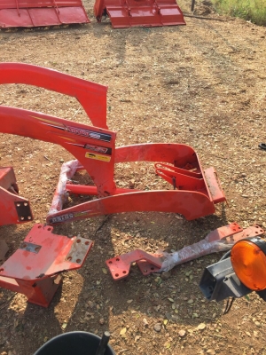 ขายดันหน้าคานบนของคูโบต้าสภาพเดิมๆสวยๆใช้งาน1xx ติดกับรถคูโบต้าL3608