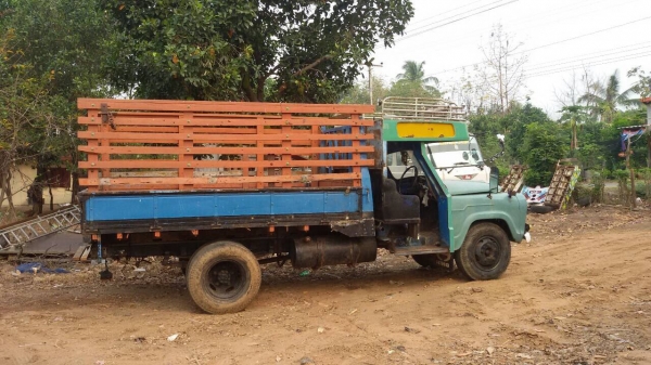 ขาย ((79,000บาท)) 6ล้อ รุ่นเก่า ทนทานแข็งแรง สภาพดีพร้อมใช้งาน