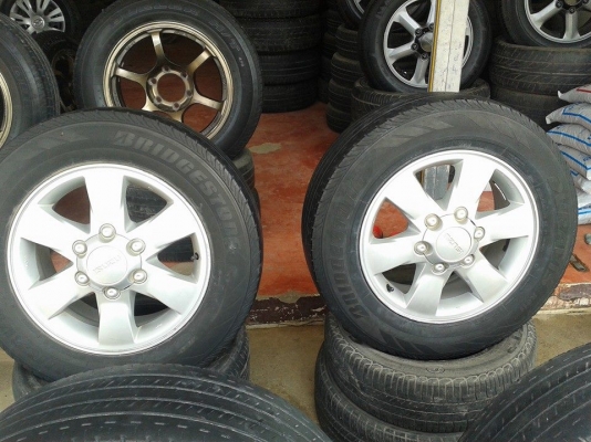 ดีแม็กขอบ16สวยๆเดิม รัดยาง215/65/16คับ ดีแม็กขอบ16สวยๆเดิม รัดยาง215/65/16คับ