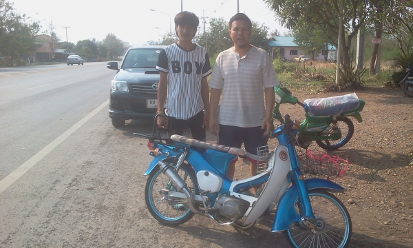 ขาย  Honda C50 เครื่องดรีม สภาพสวยๆ (รถไม่มีเล่มทะเบียน เเต่มีใบซื้อขายจากทางร้านให้) ค่าตัว 11500 บาท สนใจทักเเชท หรือโทรสอบถามเพิ่มเติม 089-8054390 / 083-9008343 โอ๋ อยู่จังหวัด  ลพบุรี