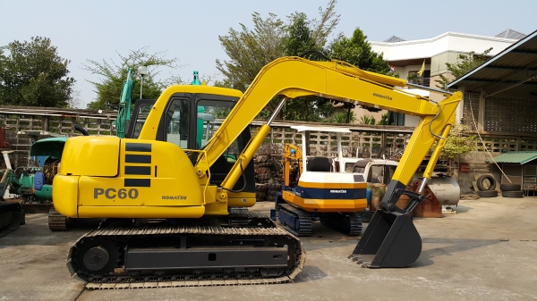 ขาย รถขุด KOMATSU รุ่น PC60-7- แทร็กเหล็ก นำเข้าจากญี่ปุ่น ใช้งานได้เลย ตรวจเช็คสภาพอย่างดี ทุกระบบ  สนใจ ติดต่อ มือถือ/LINE ID : 0818753444