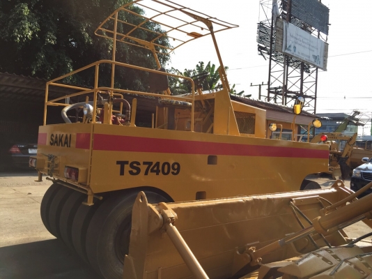 ต้องการขายรถบดล้อยาง9ล้อ SAKAI TS7409 พร้อมใช้ เอกสารใบแจ้งจำหน่าย
