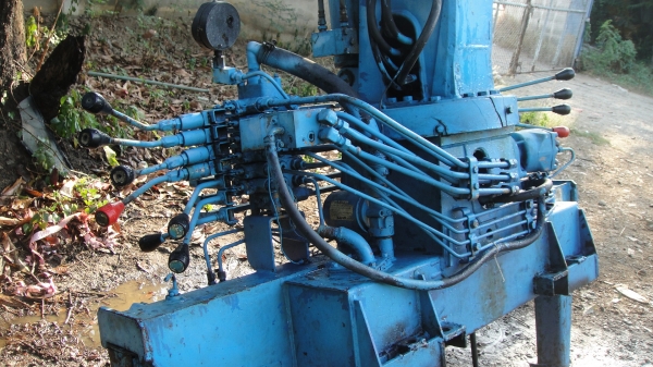 ลดพิเศษเหลือ 95000 เครน UNIC V-TURBO 2.5ตัน รุ่นใหม่6เหลี่ยม ท้องวี หลังวี 3ปลอก2ชัก เก่านอก อุปกรณ์ครบ สภาพสวย ราคาถูก