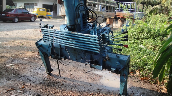 ลดพิเศษเหลือ 95000 เครน UNIC V-TURBO 2.5ตัน รุ่นใหม่6เหลี่ยม ท้องวี หลังวี 3ปลอก2ชัก เก่านอก อุปกรณ์ครบ สภาพสวย ราคาถูก