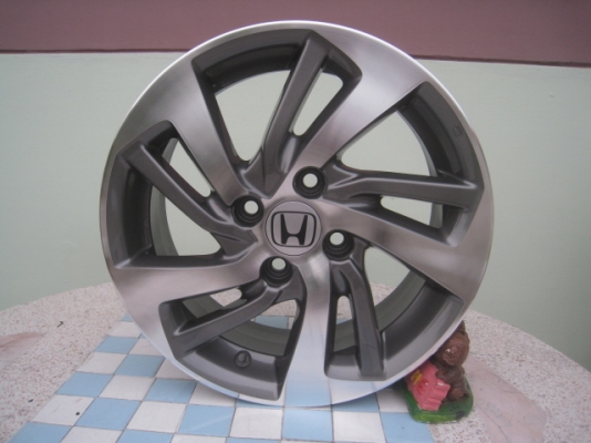 ขายล้อแม็ก Honda jazz 15"สนใจติดต่อเล็กคลองสามครับ 081-3747940