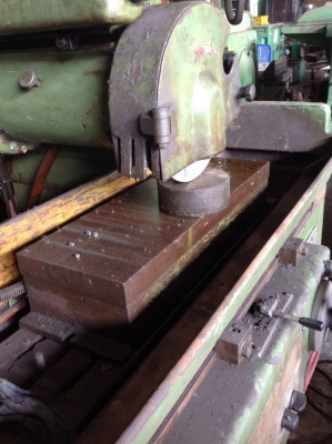 เครื่องเจียรแนวราบ