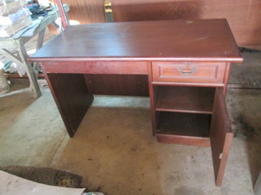 ขายโต๊ะทำงานไม้เก่า