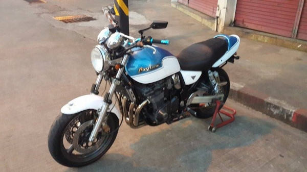 ขายคับ SUZUKI INAZUMA 400 ปี98 สีสวยมากๆ ท่อแต่ง ยางหน้าหลัง โซ่สเตอเต็ม แฮนด์บาร์ อินวอยส์ สรรพสามิตร สวยๆ คับ ราคา 59500 บาท ส่งได้ทั่วไทยคับ สนใจติดต่อ 081-0578282 ไอดีไลน์ POPBIGBIKESAKON คับ สนใจรถสวย ถูก ดี ต้อง POP BIGBIKE SAKONNAKHON คลิปคับ https