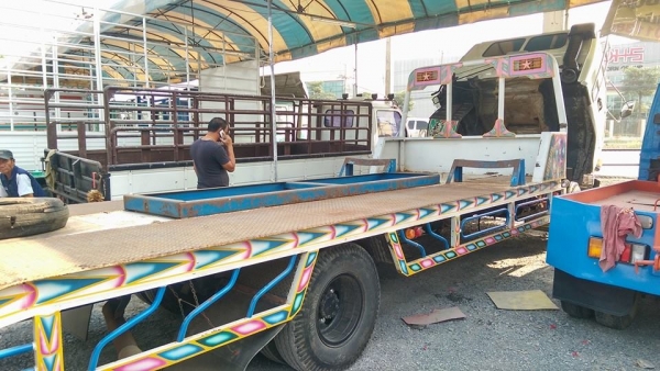 6 ล้อขึ้นรถเกี่ยว ยาว7 เมตร เครื่อง 185 สวยกริบ 6 ล้อขึ้นรถเกี่ยว ยาว7 เมตร เครื่อง 185 สวยกริบ