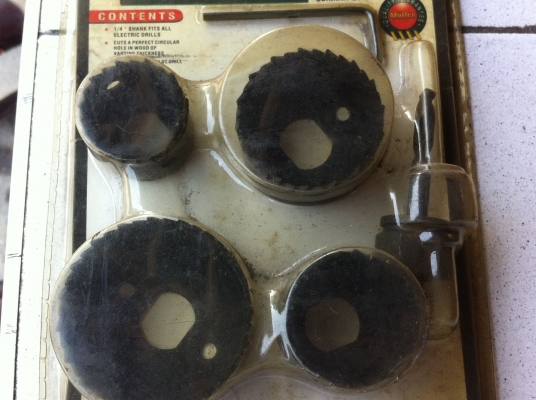 ชุดทำรูเจาะไม้แบบ6 ชิ้น  HOLE SAW ยี่ห้อ MOLLER  ขนาดโต 32 - 53 มม. สามารถเจาะได้ลึก 25-30 มม