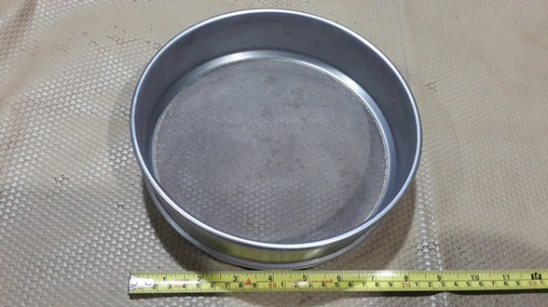 ตะแกรงกลมกรองสาระพัดประโยชน์ อังกฤษ