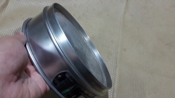 ตะแกรงกลมกรองสาระพัดประโยชน์ อังกฤษ