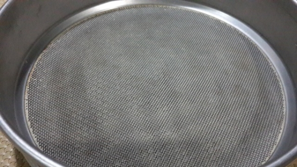 ตะแกรงกลมกรองสาระพัดประโยชน์ อังกฤษ