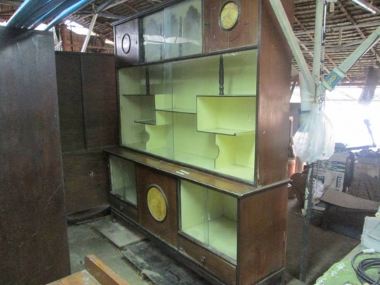 ขายเหมา 6 อย่าง(งานไม้) ตู้เก็บเสื้อผ้า,โต๊ะทำงาน,ตู้โชว์ ฯลฯ อายุ 40 ปี