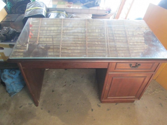 ขายเหมา 6 อย่าง(งานไม้) ตู้เก็บเสื้อผ้า,โต๊ะทำงาน,ตู้โชว์ ฯลฯ อายุ 40 ปี