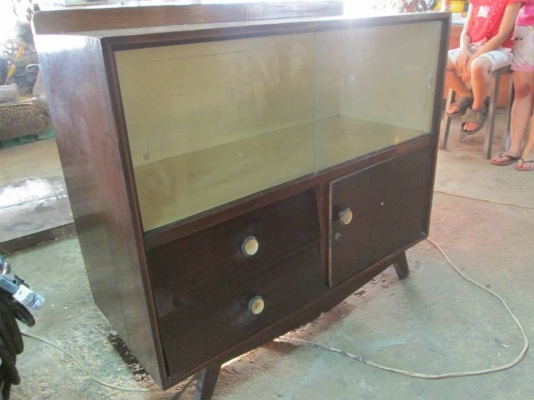 ขายเหมา 6 อย่าง(งานไม้) ตู้เก็บเสื้อผ้า,โต๊ะทำงาน,ตู้โชว์ ฯลฯ อายุ 40 ปี