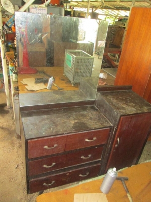ขายเหมา 6 อย่าง(งานไม้) ตู้เก็บเสื้อผ้า,โต๊ะทำงาน,ตู้โชว์ ฯลฯ อายุ 40 ปี