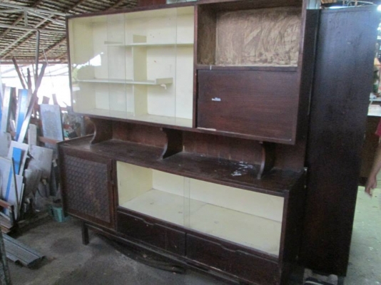 ขายเหมา 6 อย่าง(งานไม้) ตู้เก็บเสื้อผ้า,โต๊ะทำงาน,ตู้โชว์ ฯลฯ อายุ 40 ปี