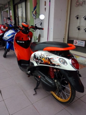 Yamaha Fino เครื่องเดิมสนิท ลงล้ออย่างเดียว พร้อมใช้งาน สี ดำ-ส้ม-ขาว