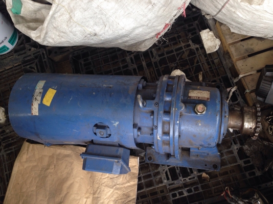 ขายมอเตอร์เกียร์ Sumitomo Cycro drive ขนาด 20HP. 380V มีเบรคในตัว อัตราทด 1:71 สภาพสวย วิ่งนิ่ม พร้อมใช้งาน ขายมอเตอร์เกียร์ Sumitomo Cycro drive ขนาด 20HP. 380V มีเบรคในตัว อัตราทด 1:71 สภาพสวย วิ่งนิ่ม พร้อมใช้งาน