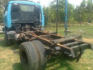 ขายด่วน ISUZU KS12 - 115 HP 4BD1 หกล้อหัวกับคัชซี ช่วงล่างใหญ่ติด F หน้าหลังครบ เครื่องแรงดีไม่มีเยิ้ม ภายในเก๋งคอนโซลครบ พวงมาลัยธรรมดา เกียร์สั้น ช่วงล่างคัชซีไม่มีบวม ยาง 8.25 ขอบ 15 ยางสภาพดี 60\% เอกสารเล่มทะเบียนชุดโอนครบ ราคาต่อรองได้ครับ