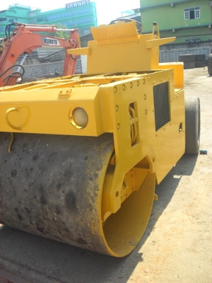 ขายรถบดสั่นสะเทือน SAKAI  TG 40   พร้อมใช้