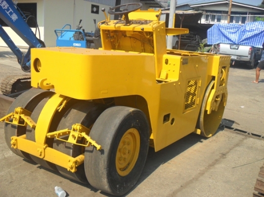 ขายรถบดสั่นสะเทือน SAKAI TG 40 พร้อมใช้ ขายรถบดสั่นสะเทือน SAKAI TG 40 พร้อมใช้