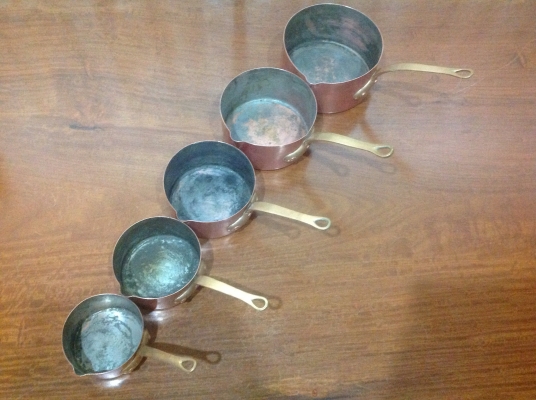 ขายหม้อเชฟโบราณ งานเก่าฝรั่งเศส ขึ้นรูปด้วยมือ สวยงามน่าใช้ 1 ชุด 5 ใบ